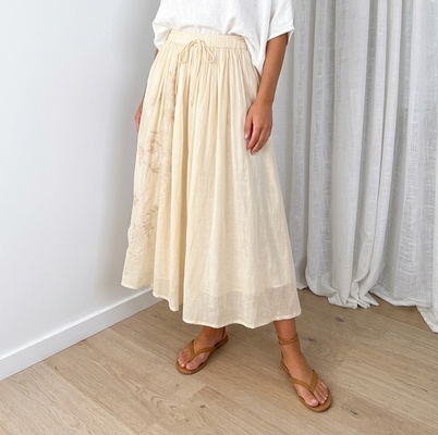 Embroidered A-Line Skirt – Elastic-Waist Plus-Size Midi Skirt